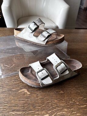 Birkenstock Arizona Off White Sandals EU 35 Distressed